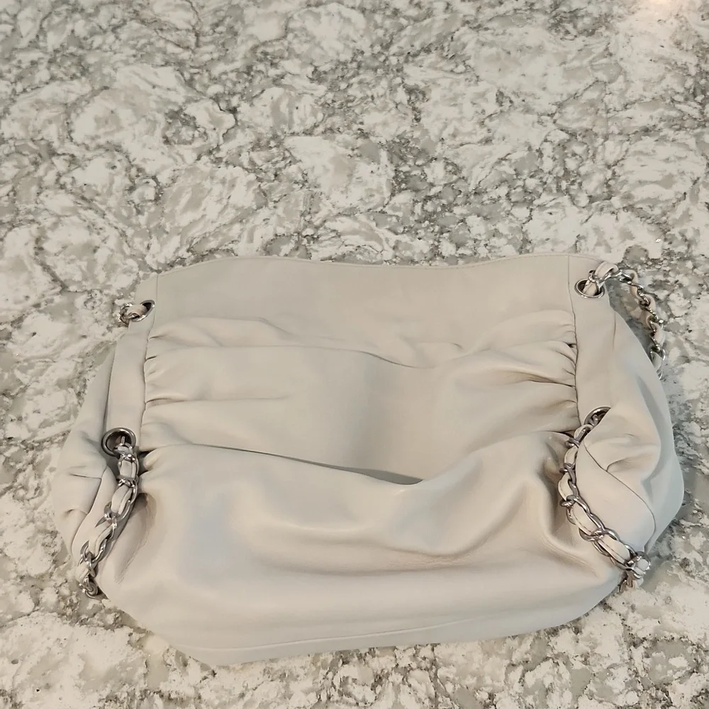 RARE CHANEL Vintage Lambskin Handbag - Picture 3 of 15